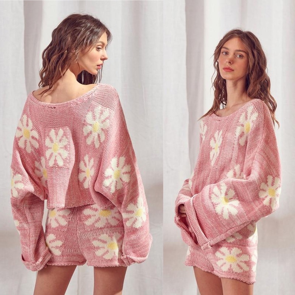 ✨ON SALE✨In Bloom Pink Daisy Print Sweater - Picture 6 of 11